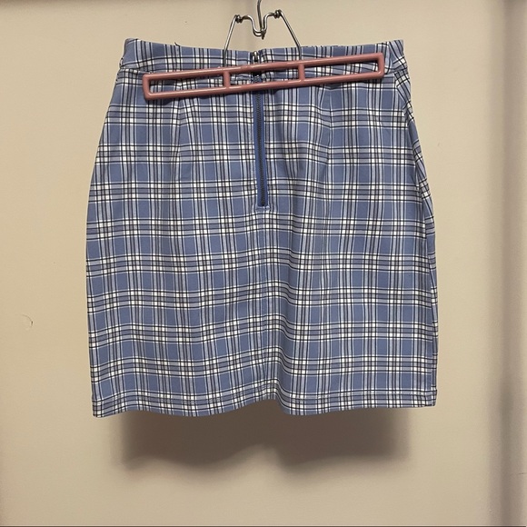 Hollister Mini Skirt - Picture 2 of 5